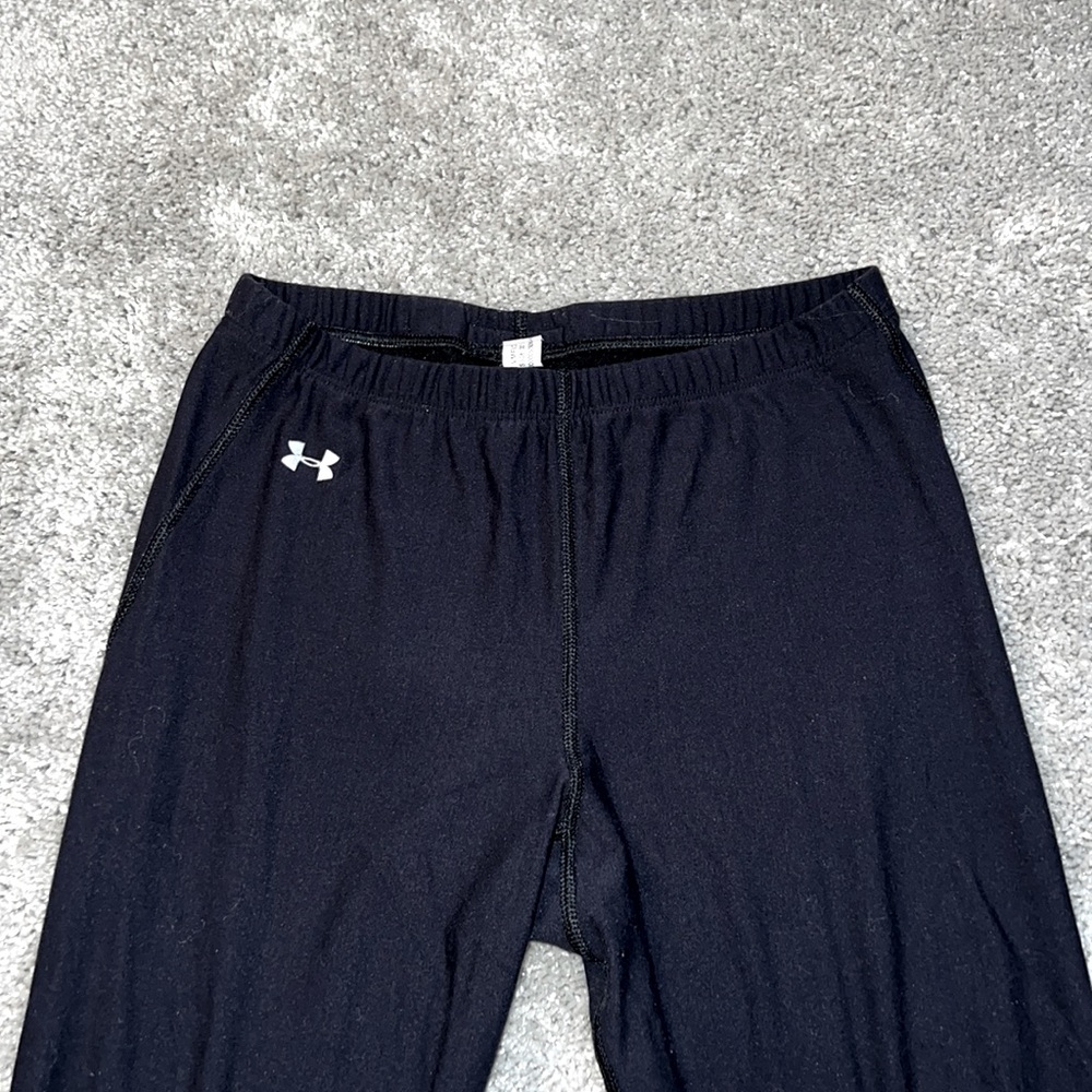Under Armour black leggings
